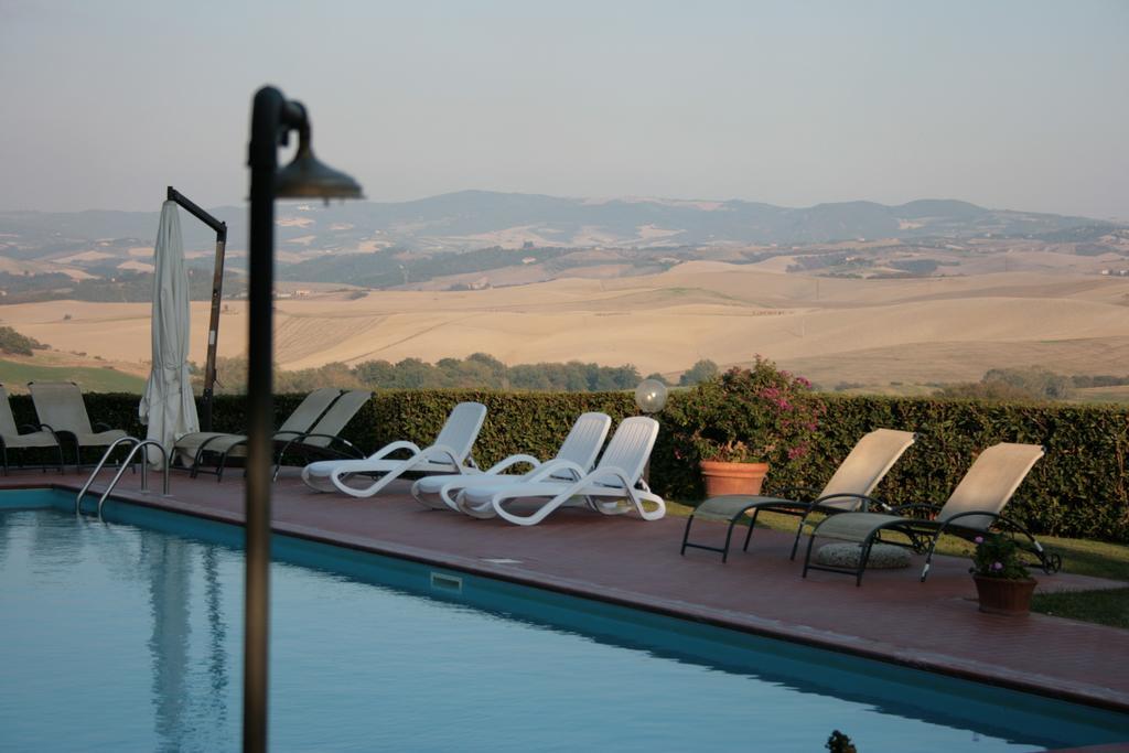 Orciatico Agriturismo San Francesco Amalia And Anna מראה חיצוני תמונה